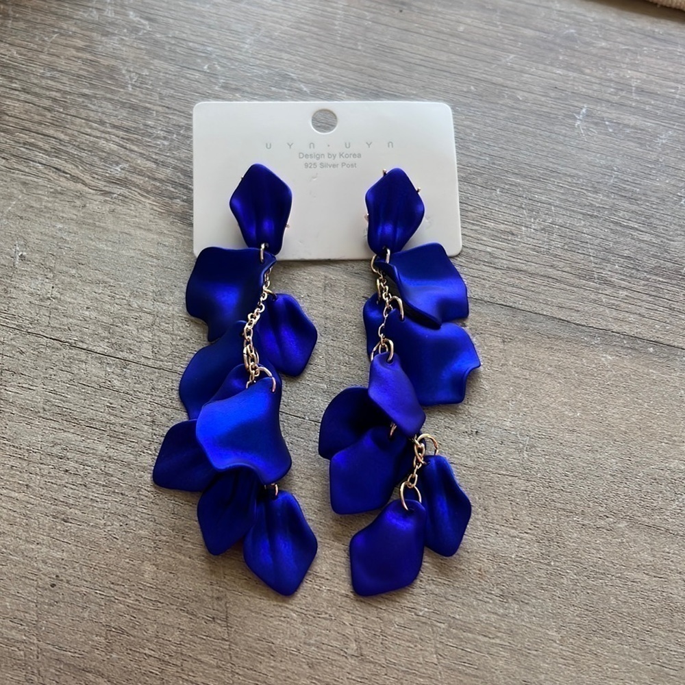NEW Midnight blue petal layered dangle earrings